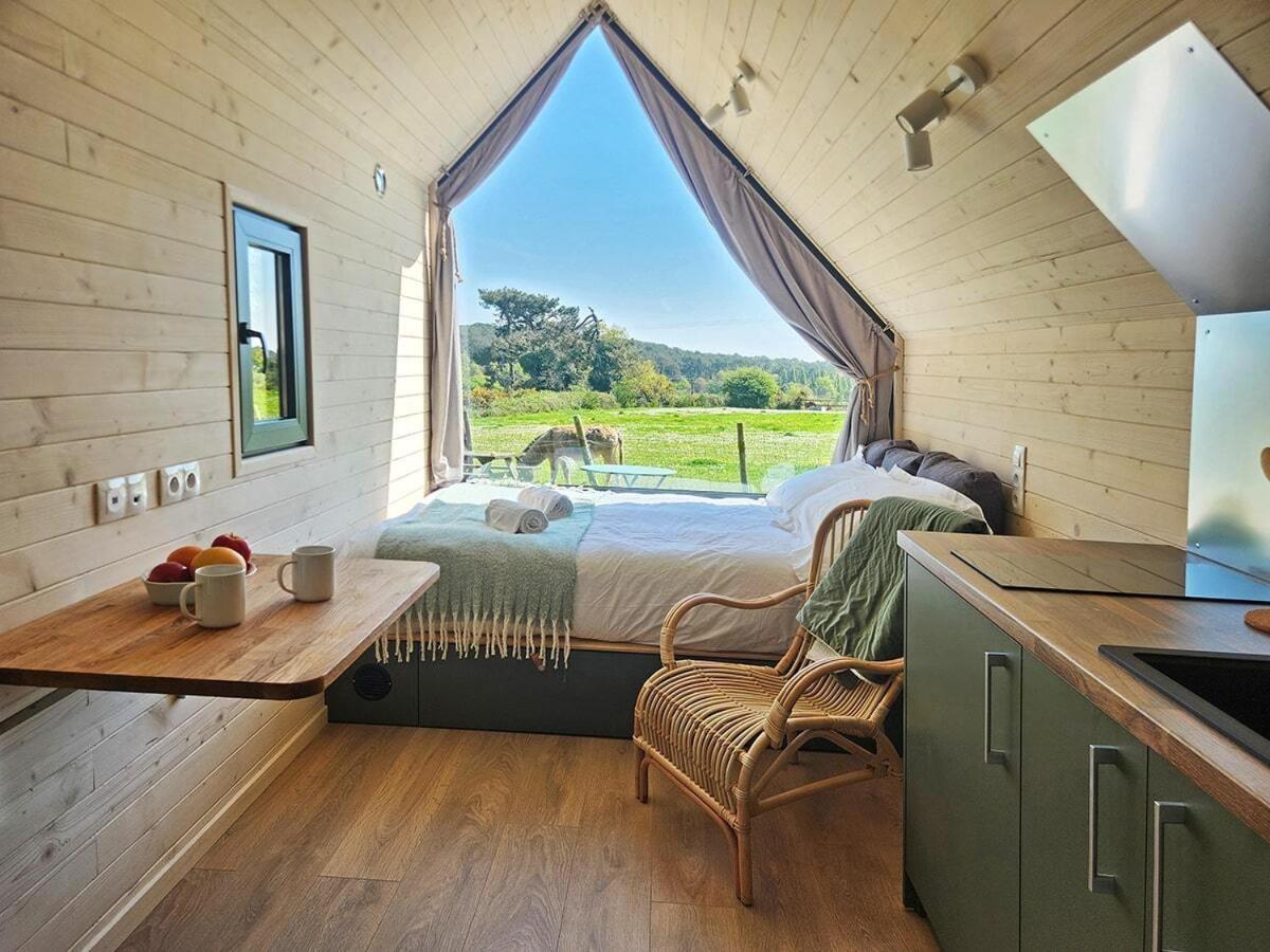 Gites & Tiny Houses Les Hauts De Toulvern Baden Room photo